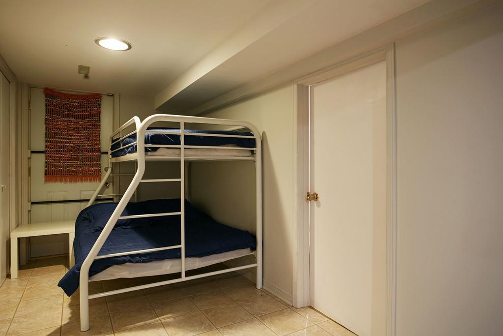Вилла Big Cozy House Монреаль Экстерьер фото